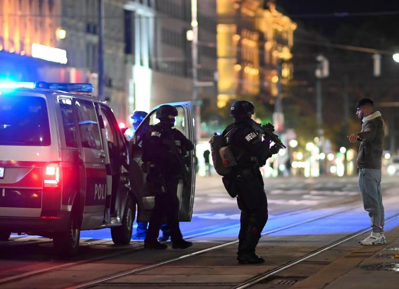 Se cree que uno de los perpetradores del atentado se encuentra fugado. Aún nadie se ha reivindicado el acto. Foto: EFE. 