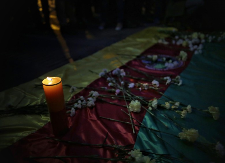  En la plaza de Bolívar de Bogotá se llevó acabó en 2019 una velaton por el asesinato de indígenas. Foto: Colprensa