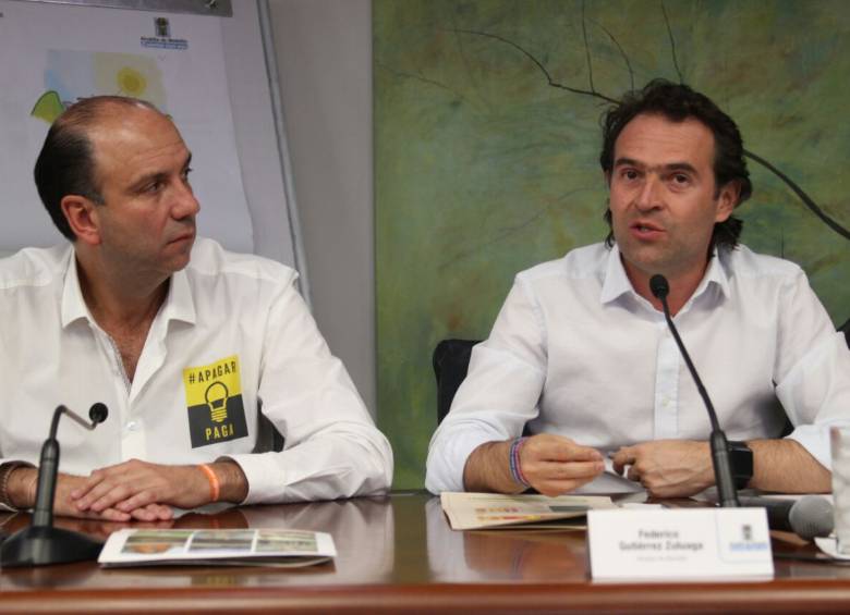 Gabriel Vallejo, ministro de Ambiente y el alcalde, Federico Gutiérrez, invitaron a cuidar la tierra. FOTO Alcaldía de Medellín