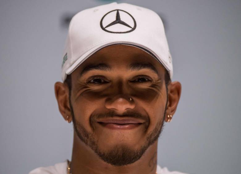 Hamilton, cuatro veces campeón de Fórmula 1, ahora va por el récord de Michael Schumacher, quien suma siete títulos. FOTO AFP