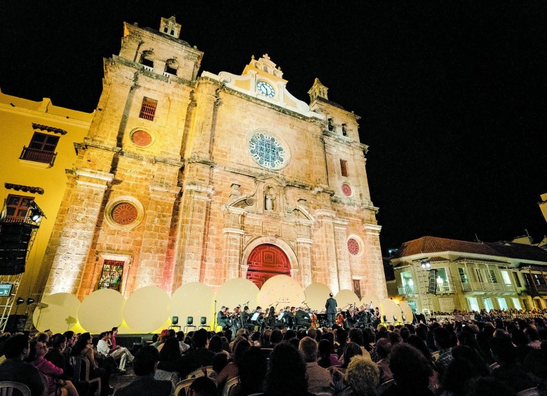 La Plaza de San Pedro en la ciudad amurallada es uno de los escenarios de los conciertos que se desarrollan en el festival. Los conciertos allí, son de entrada gratuita. FOTO cortesía Wilfredo Amaya 
