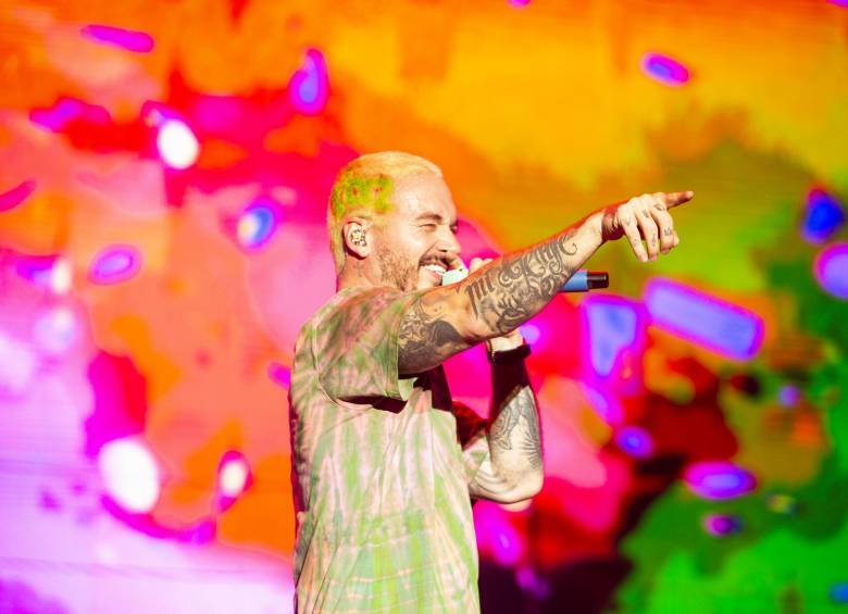 J Balvin dejó un mensaje político en su concierto del pasado sábado en Medellín. FOTO CARLOS VELÁSQUEZ