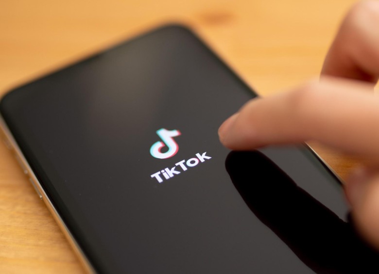 TikTok podrá quedarse en Estados Unidos tras la venta de sus operaciones a Oracle. FOTO EFE
