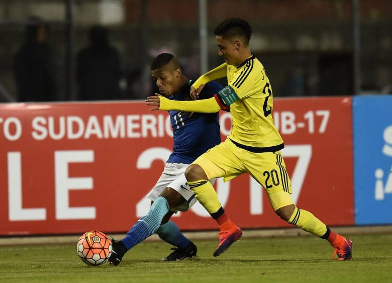 Eduard Atuesta está convertido en el mejor jugador de Colombia en defensa y ataque. FOTO afp 
