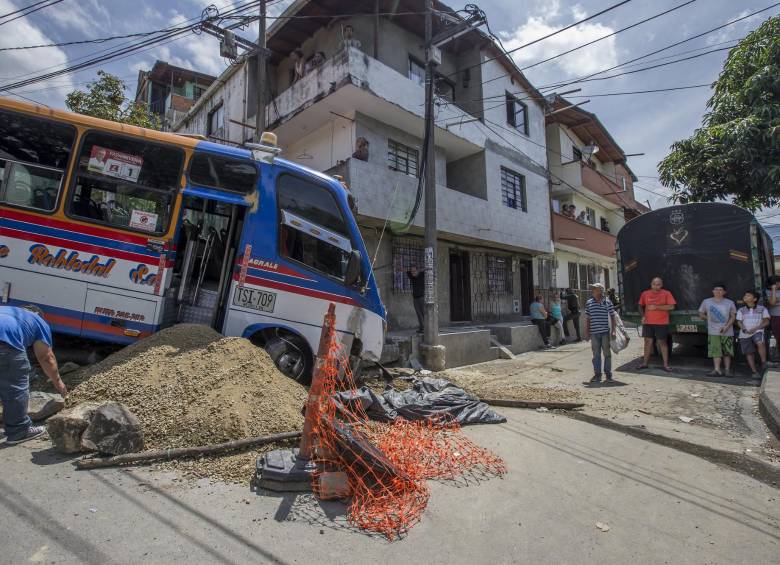 Bus se estrelló contra una vivienda en Robledo
