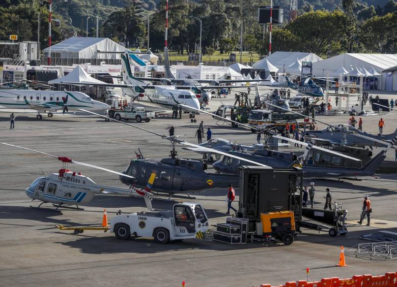 Los visitantes encontraron una variada muestra estática de aviones, helicópteros y los puestos de los expositores. Diversas demostraciones aéreas engalanaron el fin de semana. FOTO jaime pérez