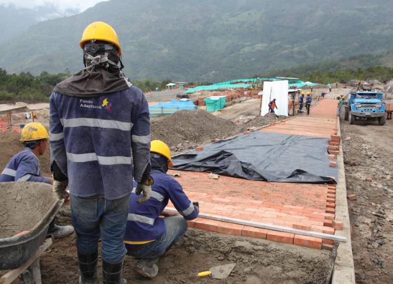 Este año avanzaron las primeras obras en el parque principal de Gramalote al igual que la construcción de la carretera. Aunque los gramaloteros están optimistas, el alcalde no. FOTO cortesía 
