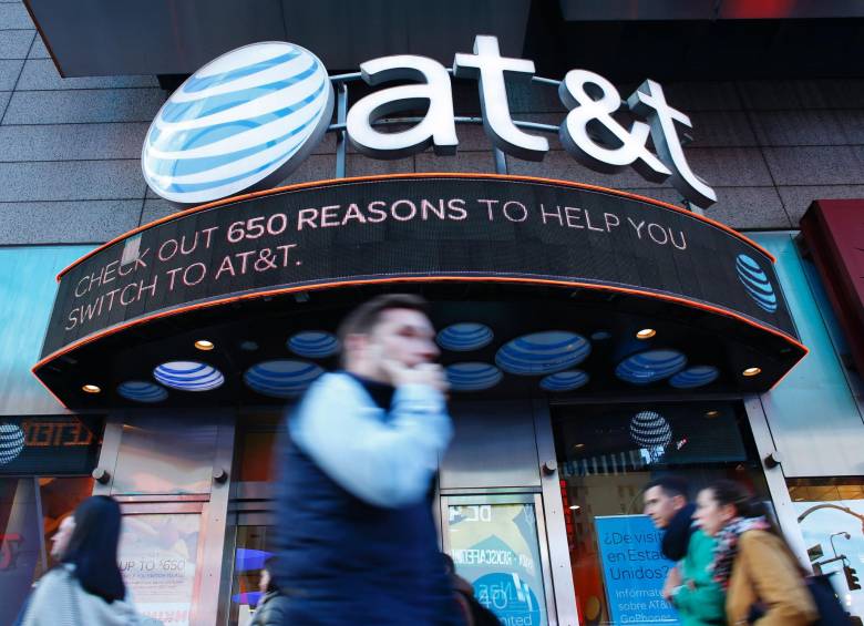 Tienda en Nueva York de AT&T, gigante de las telecomunicaciones que anunció un acuerdo para comprar Time Warner. FOTO AFP