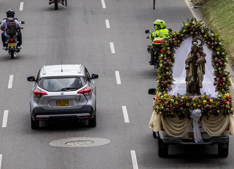 La Virgen del Carmen fue la imagen más repetida en la marcha en su honor. FOTO JAIME PÉREZ