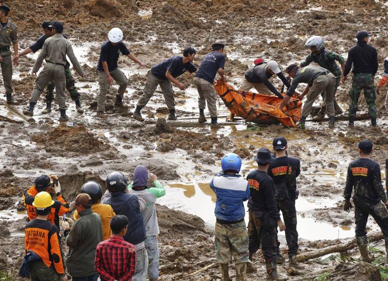 Las precipitaciones de temporada causan frecuentes deslizamientos e inundaciones todos los años en Indonesia. FOTO AP