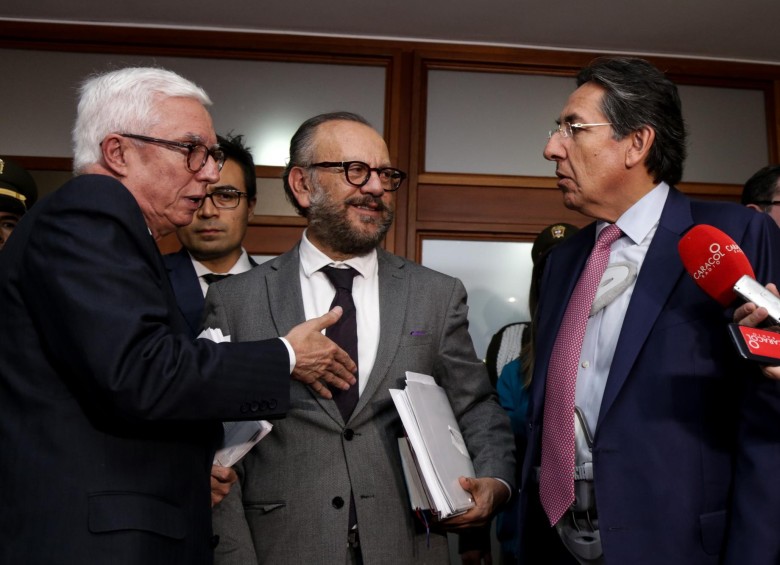  El senador Jorge Robledo y el Fiscal General Néstor Humberto Martínez acudieron a una audiencia de conciliación en la Corte Suprema de Justicia en julio de 2017. FOTO COLPRENSA