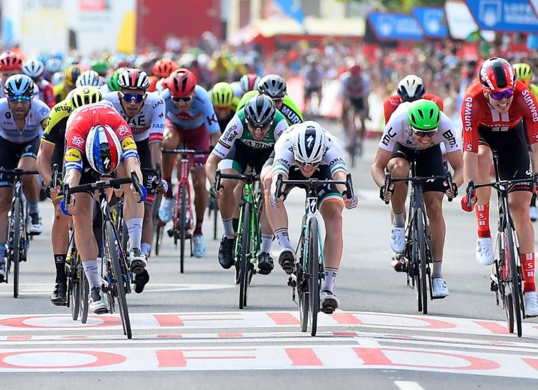 Gaviria, tercero en etapa; Rigo sufrió dos caídas y Nairo se mantiene segundo