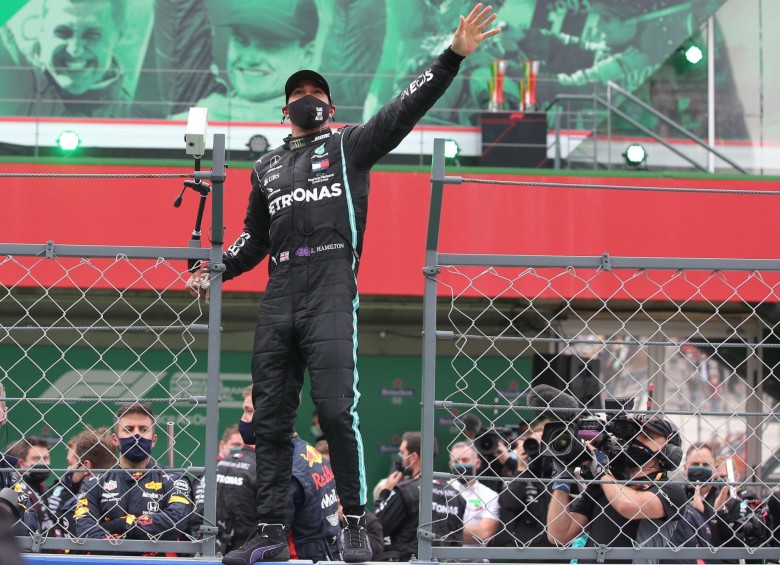 Nueva victoria para Lewis Hamilton, esta vez en Portugal ñara sumar 92 en su carrera. Foto AFP