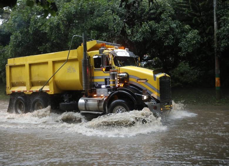 Río Medellín crecido e inundaciones viales: balance de las lluvias
