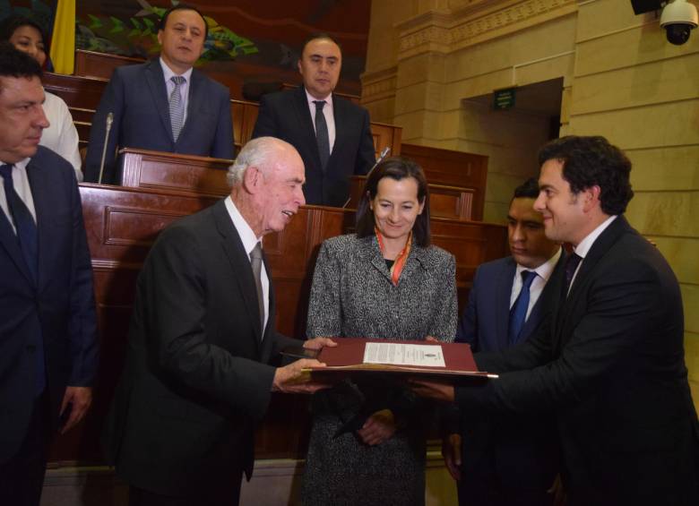 El perfil humano y social de José Alejandro Cortés fue exaltado ayer en la Cámara de Representantes. FOTO CORTESÍA PROBOGOTÁ