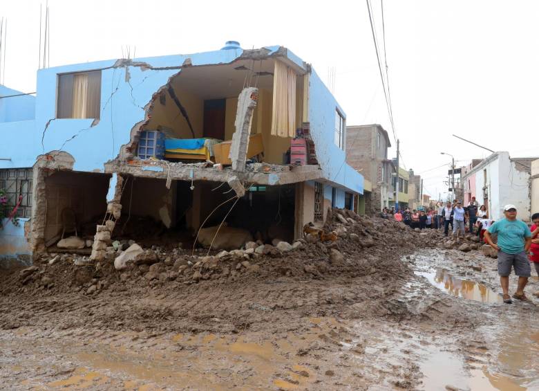 Fotografía que muestra una vivienda destruida por un deslizamiento de tierra en el distrito de Aplao, en la región surandina de Arequipa (Perú). El presidente de Perú. Foto: EFE