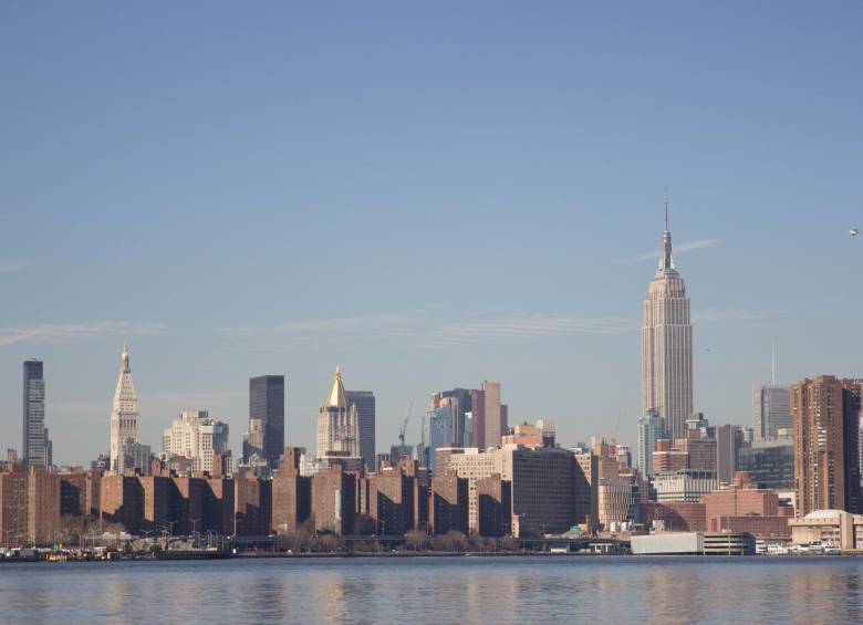 La Policía de Nueva York anunció este domingo que reforzó la seguridad en la plaza de Times Square, en el centro de la ciudad, tras la aparición de una “amenaza no creíble” en las redes sociales. Foto: STOCK UP