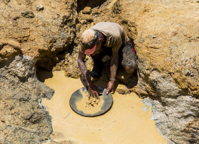 Los mineros ancestrales extraen solo las cantidades de oro que requieren para la subsistencia diaria. FOTO julio césar herrera