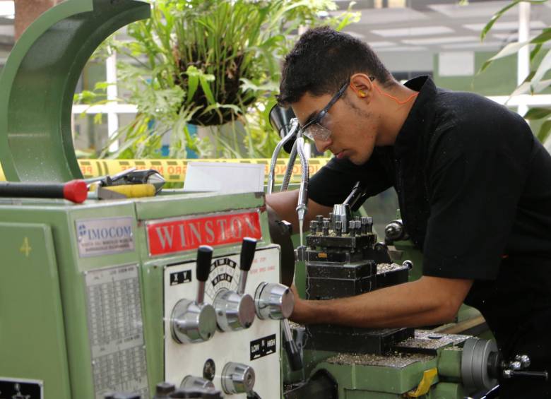 Dos de cada tres aprendices del Servicio Nacional de Aprendizaje consiguen un empleo formal al egresar. FOTO cortesía del sena