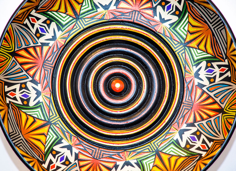El Barniz de Pasto es símbolo de la cultura nariñense, emplea en su técnica artística materia prima que es única en el mundo