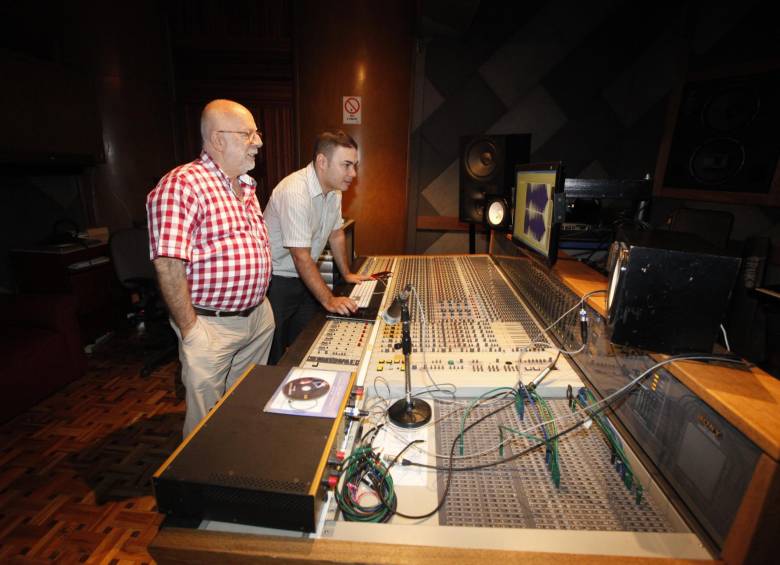 “Fuentes tiene 26 mil canciones propias y 34 mil de otros, como las que compramos a Victoria, Sico y Tropical”. FOTO Manuel Saldarriaga