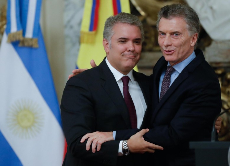 El presidente de Colombia, Iván Duque, junto a su homólogo argentino, Mauricio Macri. FOTO: EFE