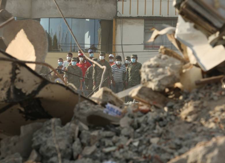  (AP Photo/Carlos Sacoto) Ecuador EarthquakeFOTO AP