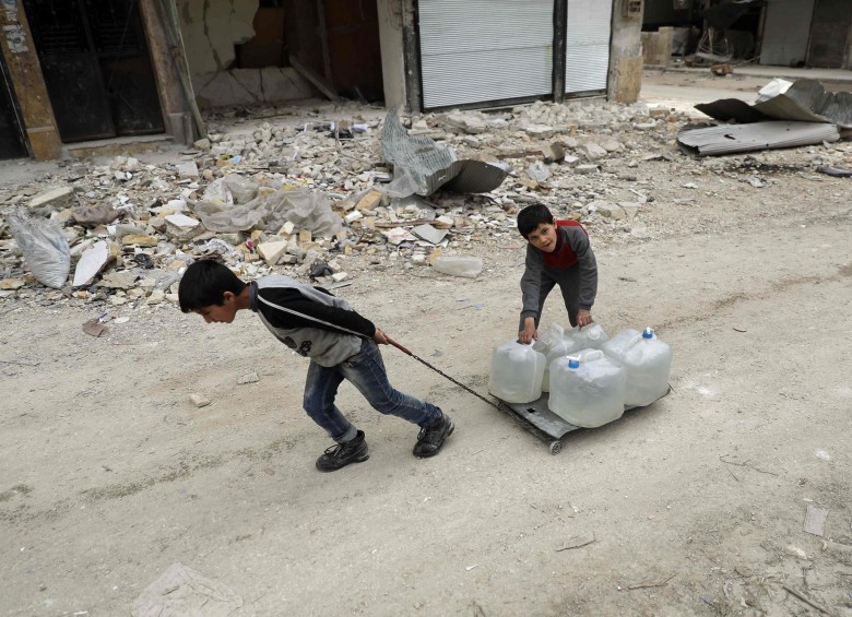 Los recortes de agua, sobre todo en Alepo y Damasco, han sido estrategia contra los civiles. Foto afp
