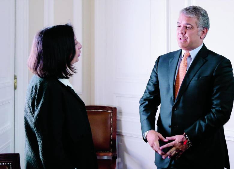 Martha Ortiz Gómez, directora de EL COLOMBIANO, y el presidente Iván Duque.