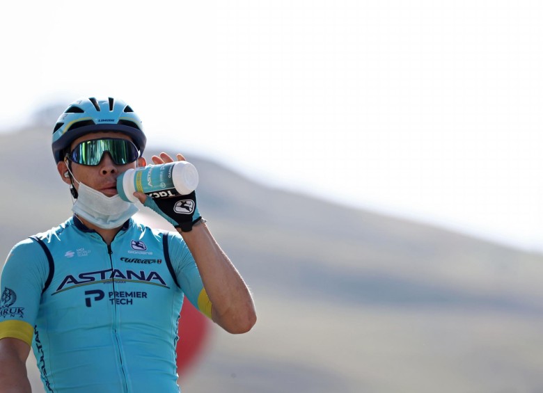 El colombiano Miguel Ángel López se mantiene en el tercer lugar de la clasificación general del Tour de Francia. FOTO AFP