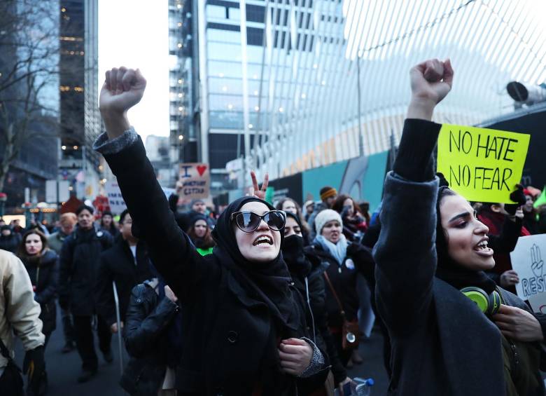 Decenas de protestas se despertaron en ciudades como Washington y Nueva York por el decreto de Donald Trump para impedir el ingreso de ciudadanos de siete países musulmanes. FOTO afp