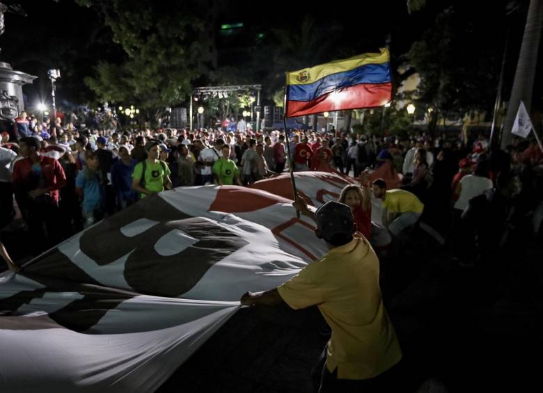 El oficialismo celebra la cifra de participación que entregó el Consejo Nacional Electoral. FOTO EFE
