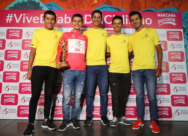 Juan Diego Alba, Andrés Camilo Ardila, Juan Fernando Calle, Jesús Peña y Adrián Bustamante, figuras de la Selección Colombia en el Giro de Italia sub-23. FOTO CORTESÍA ÉDER GARCÉS-fedeciclismo