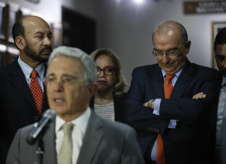  Uribe afirmó que es mejor lograr ese pacto en vez de pasar a un escenario de pulsos políticos, pero ante la propuesta surgieron preocupaciones. FOTO COLPRENSA