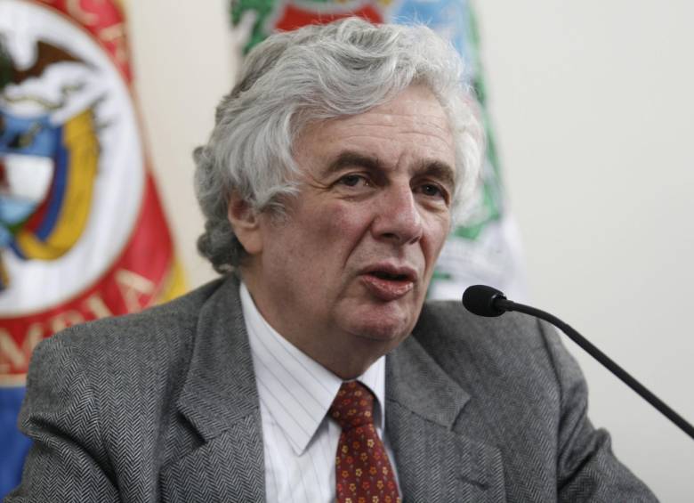 “Llamar a su movimiento ‘los progresistas’ y a su lista ‘los decentes’ es una exclusión abusiva, apropiando indebidamente cualidades que pueden ser compartidas por otros”.