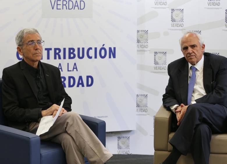 El presidente de la Comisión de la Verdad, Francisco de Roux, formuló preguntas al expresidente Ernesto Samper sobre el asesinato de Álvaro Gómez Hurtado y el proceso 8.000. FOTO Cortesía