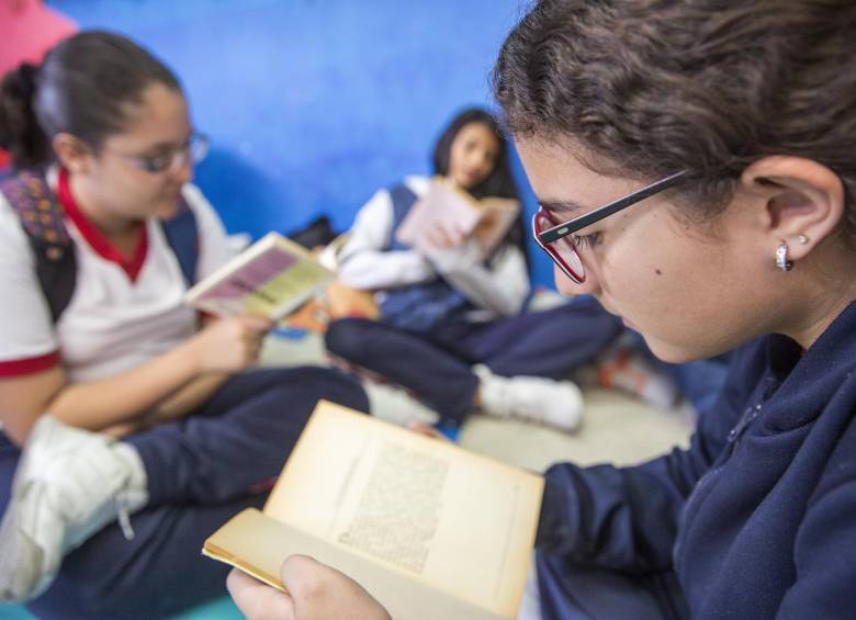 Textos que hablan sobre enfermedades, realidades y emociones han evidenciado que temáticas que antes eran evitadas se han ido metiendo entre los párrafos y las imágenes. FOTO Edwin Bustamante.