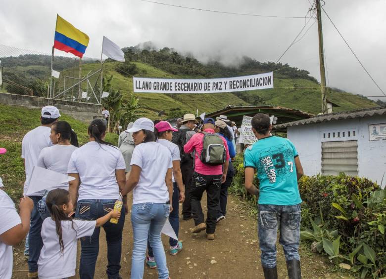 Visita de verificación de la comisión tripartita de las Farc, Gobierno Nacional y ONU a la Zona Veredal transitoria de normalización en la verede Llano grande Chimiadó de Dabeiba, Antioquia. FOTO ESTEBAN VANEGAS