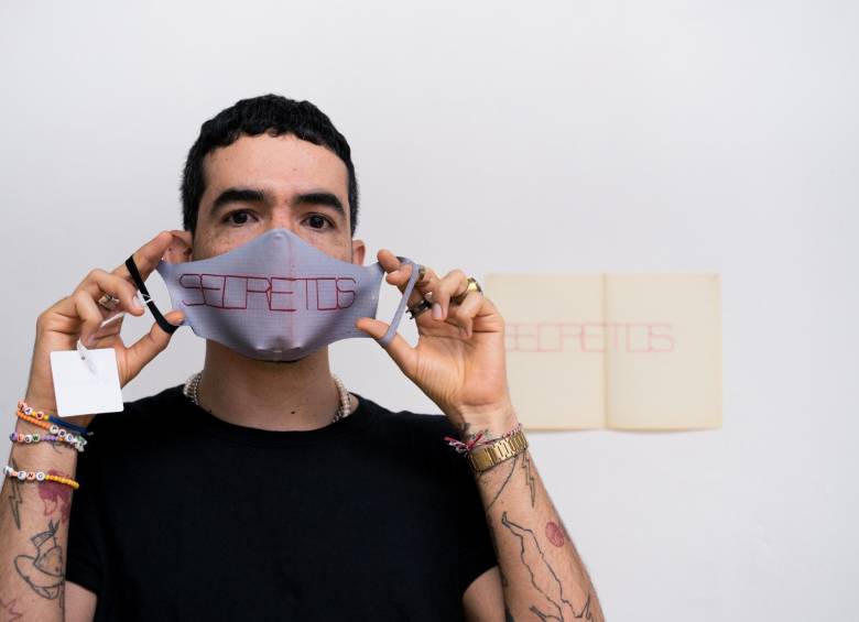 El artista Julián Urrego diseñó este tapabocas para la colección del Fondo de apoyo al arte. Foto: Cortesía artista
