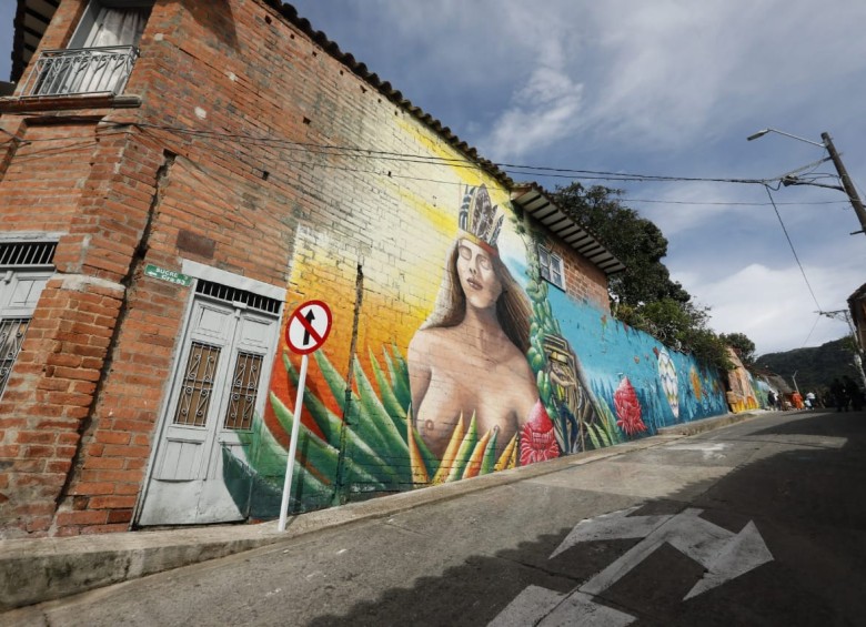 Venecia, pueblo del Suroeste, estrenó una calle con murales “mágicos”