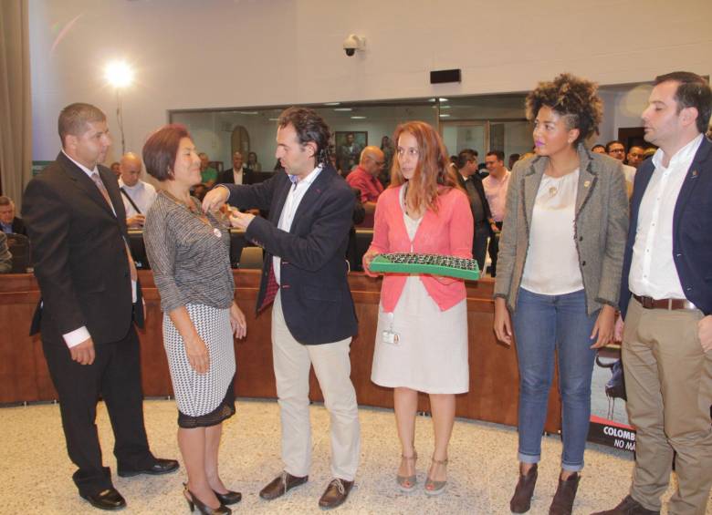 La posesión de los ediles ante el Alcalde de Medellín y la presidenta del Concejo. FOTO cortesía