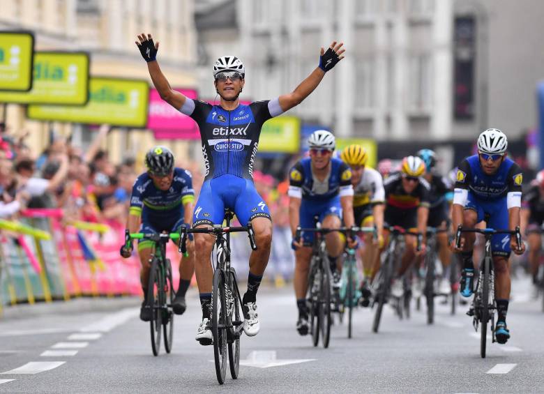 Martinelli logró primera victoria en el World Tour; Gaviria (derecha) suena fuerte para imponerse hoy. FOTO CORTESÍA equipo ETIXX