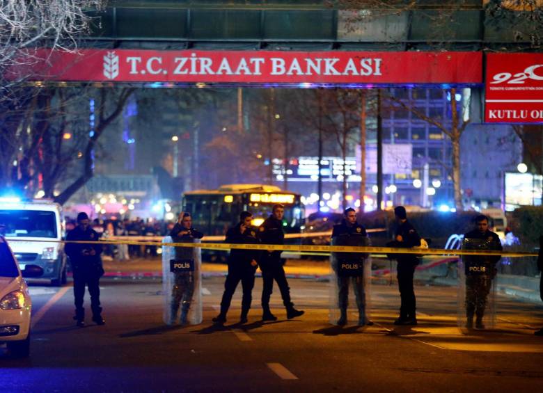 La policía acordonó la zona. FOTO AFP