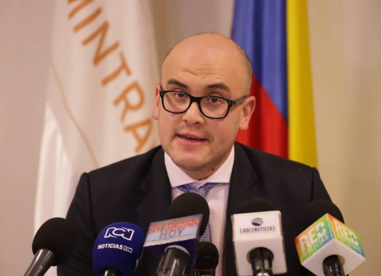 El viceministro Manuel Felipe Gutiérrez dijo que es optimista y que se espera que el viernes la vía este abierta. FOTO cortesía