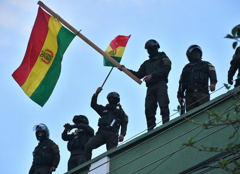 Un grupo de policías se amotinó este viernes en un cuartel de la ciudad boliviana de Cochabamba en protesta contra el gobierno del presidente de Bolivia, Evo Morales. FOTO EFE