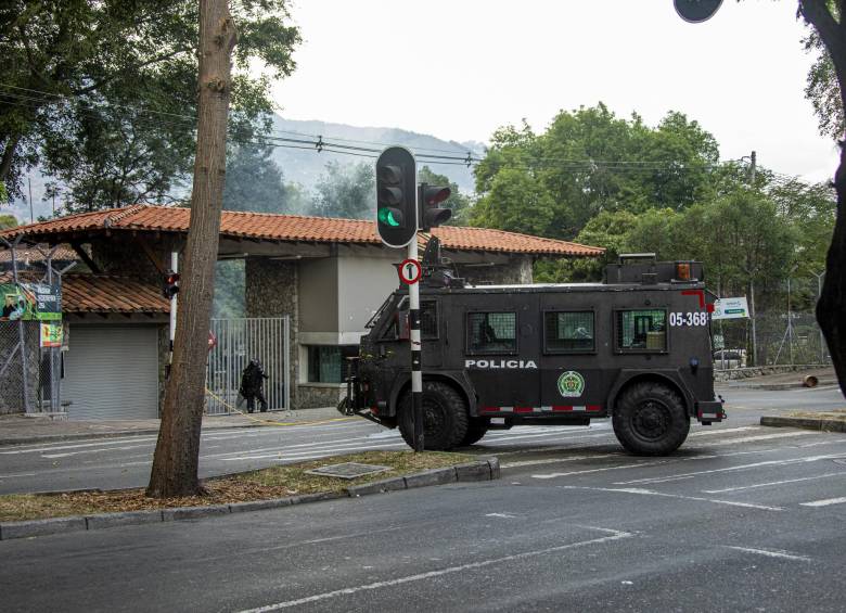 El ingreso del Esmad a la Universidad de Antioquia sigue siendo objeto de fuerte polémica en la ciudad. FOTO CARLOS VELÁSQUEZ