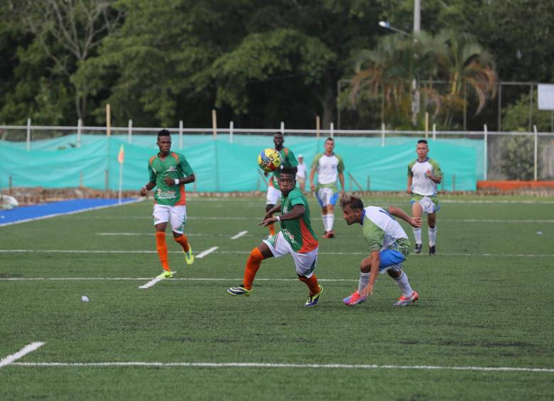 En fútbol, Urrao no tuvo buen comienzo porque perdió con el local 4-2 y las damas fueron goleadas 9-0. FOTO JULIO CÉSAR HERRERA 