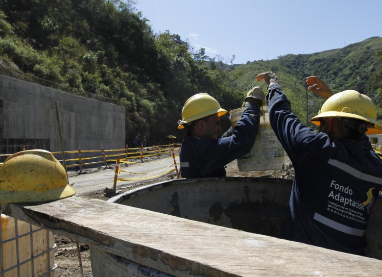 Al consorcio colombo-chino Autopistas Urabá le fue adjudicada este martes la construcción del Autopista Mar 2, en audiencia celebrada por la Agencia Nacional de Infraestructura -ANI- en Bogotá. FOTO Edwin Bustamante