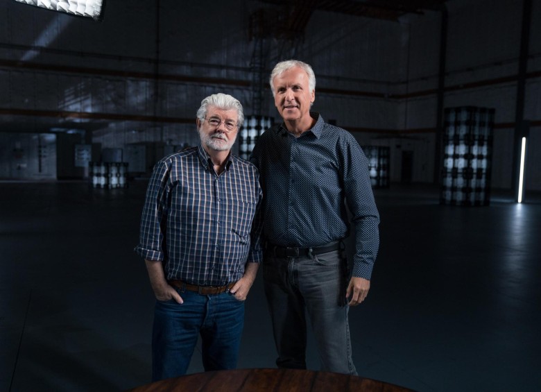 George Lucas, a la izquierda y James Cameron, a la derecha, precisaron conceptos sobre este género cinematográfico. Ambos son pioneros con cintas como Star Wars y Avatar. FOTO cortesía AMC
