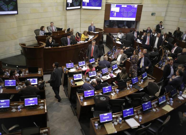 El artículo para que el Congreso defina el destino de la quinta parte del presupuesto de la nación fue aprobado en el Senado con 46 votos. FOTO Colprensa